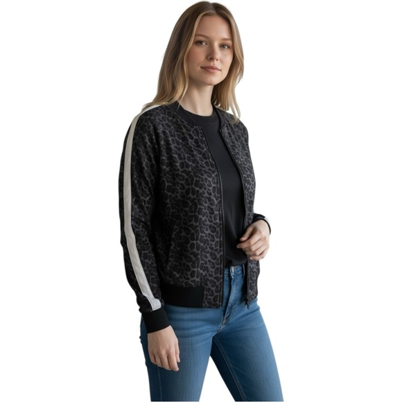 Wear It To Heart Jackets & Blazers - NWT WITH Wear it to Heart Reversible Lightweight Camouflage Bomber Jacket Size S
